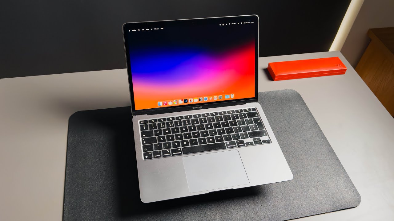 MacBook Air M1 13-inch 256GB Silver , Great Condition